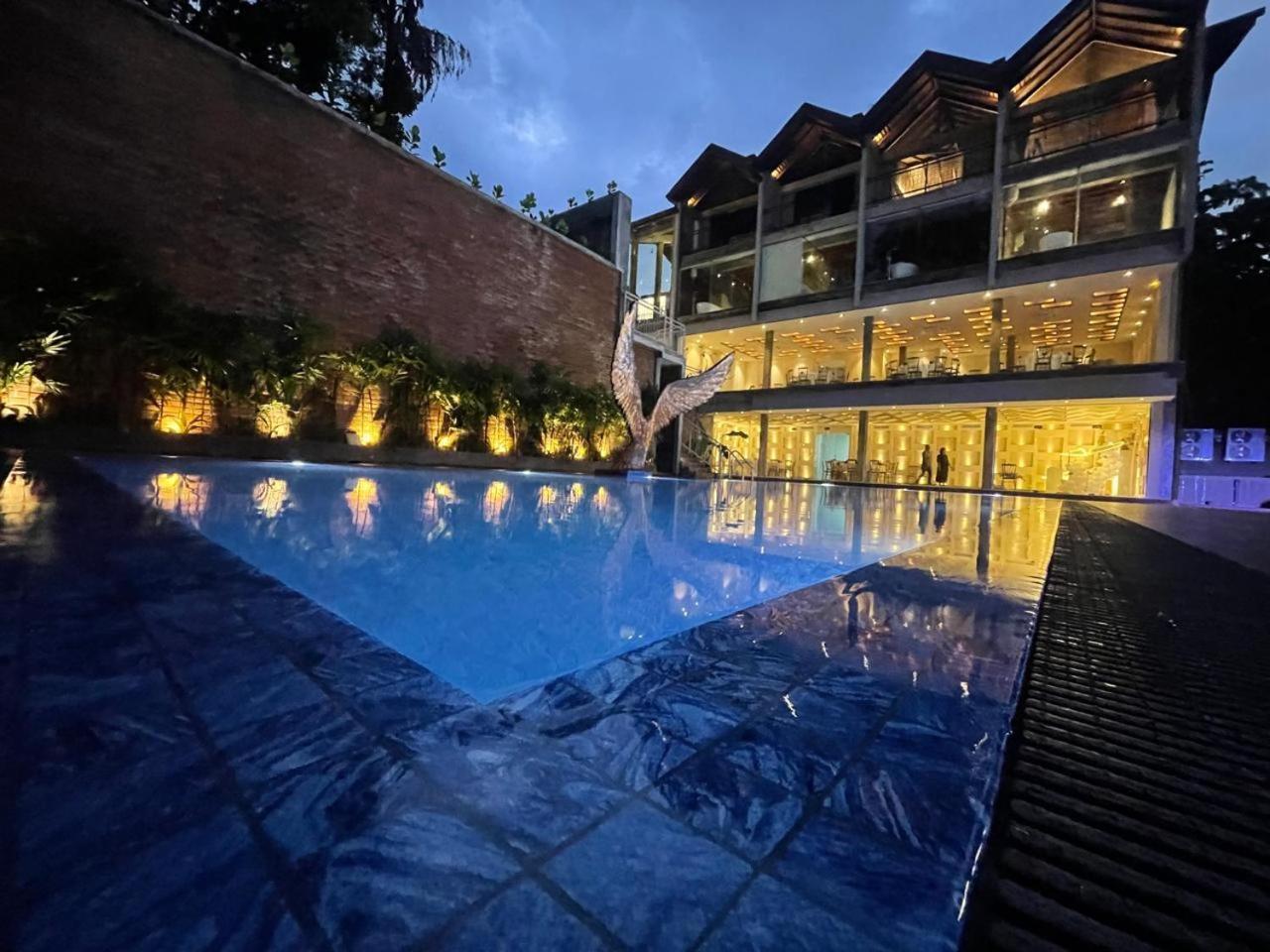 Hotel Grand Amanee Ратнапура Экстерьер фото